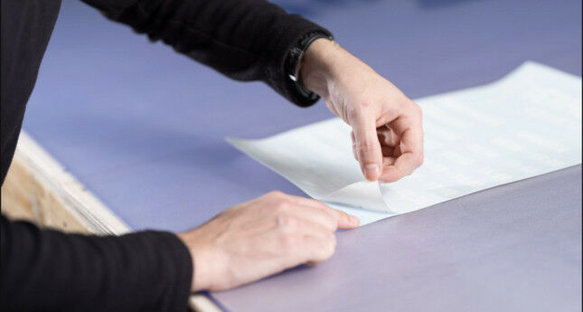 werkbank met sticker